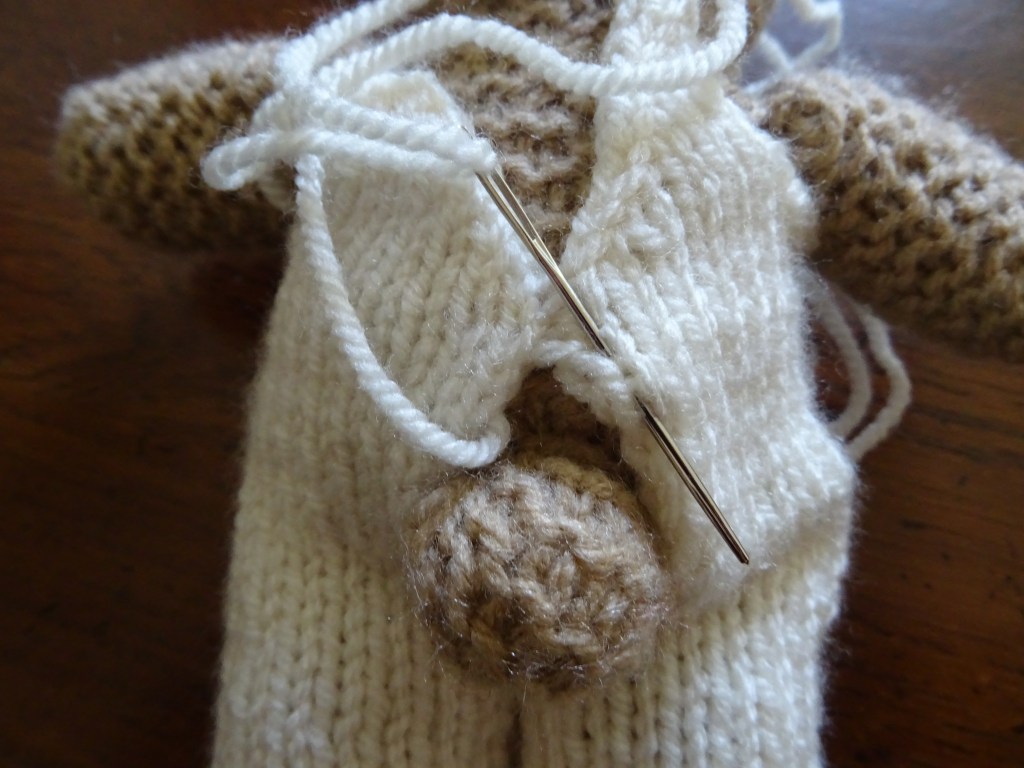 Werkwijze broekje knuffelbeer. Construction trousers stuffed bear.
